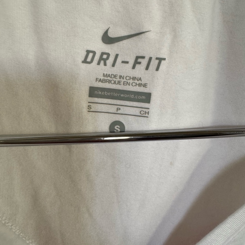 Nike Dri-Fit Women’s sporty top - Picture 5 of 5